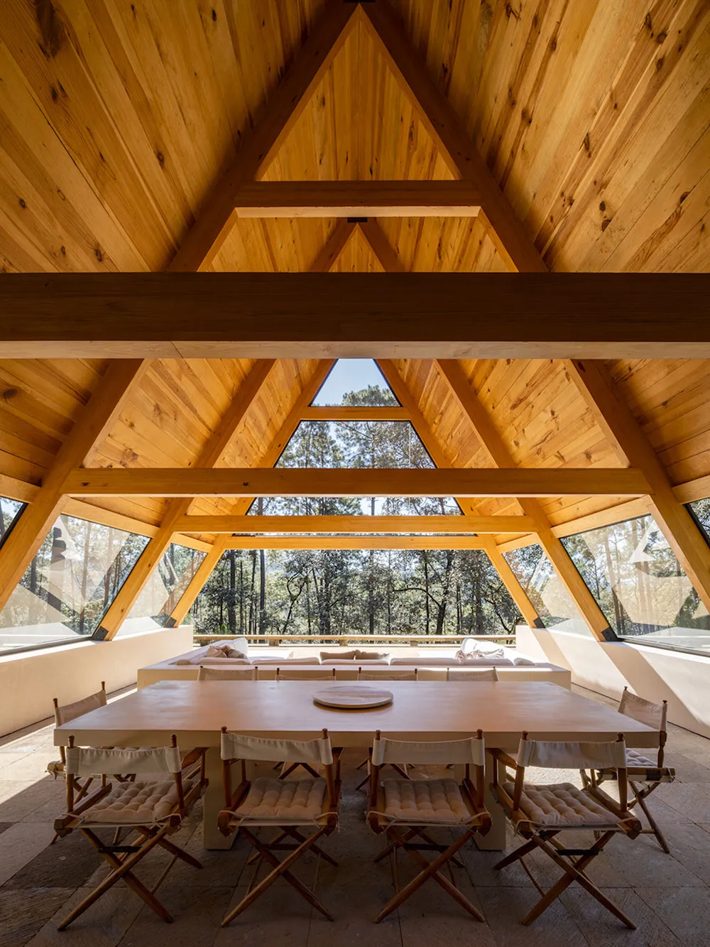 Dom w kształcie litery A pośrodku lasu w Meksyku - Gallery image 2