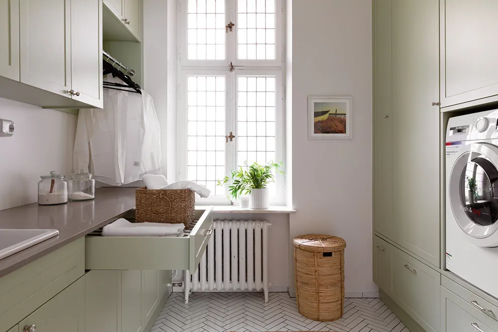 Мягкий и элегантный интерьер великолепной квартиры в старом доме в Стокгольме - Gallery image 30