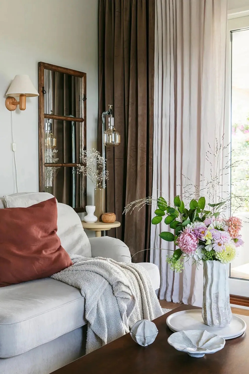 Une belle maison de campagne créative de jeune couple en Suède - Gallery image 8