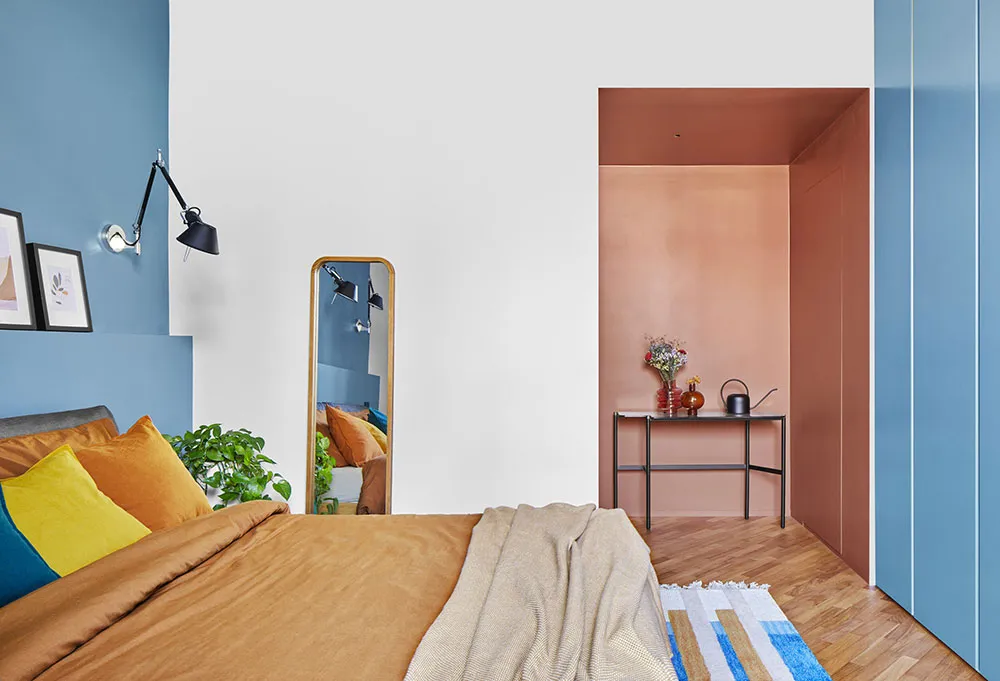 Vibrant Tones and Retro Notes: Bright Apartment in Milan - Gallery image 9