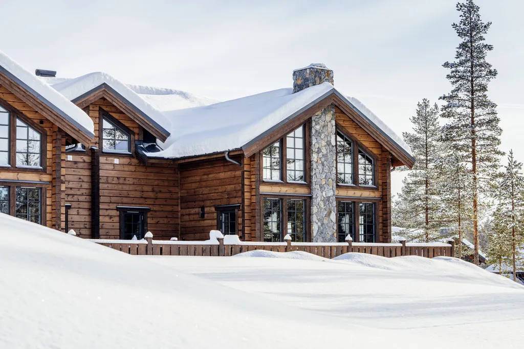 Уютное скандинавское шале, утопающее в снегу - Gallery image 26