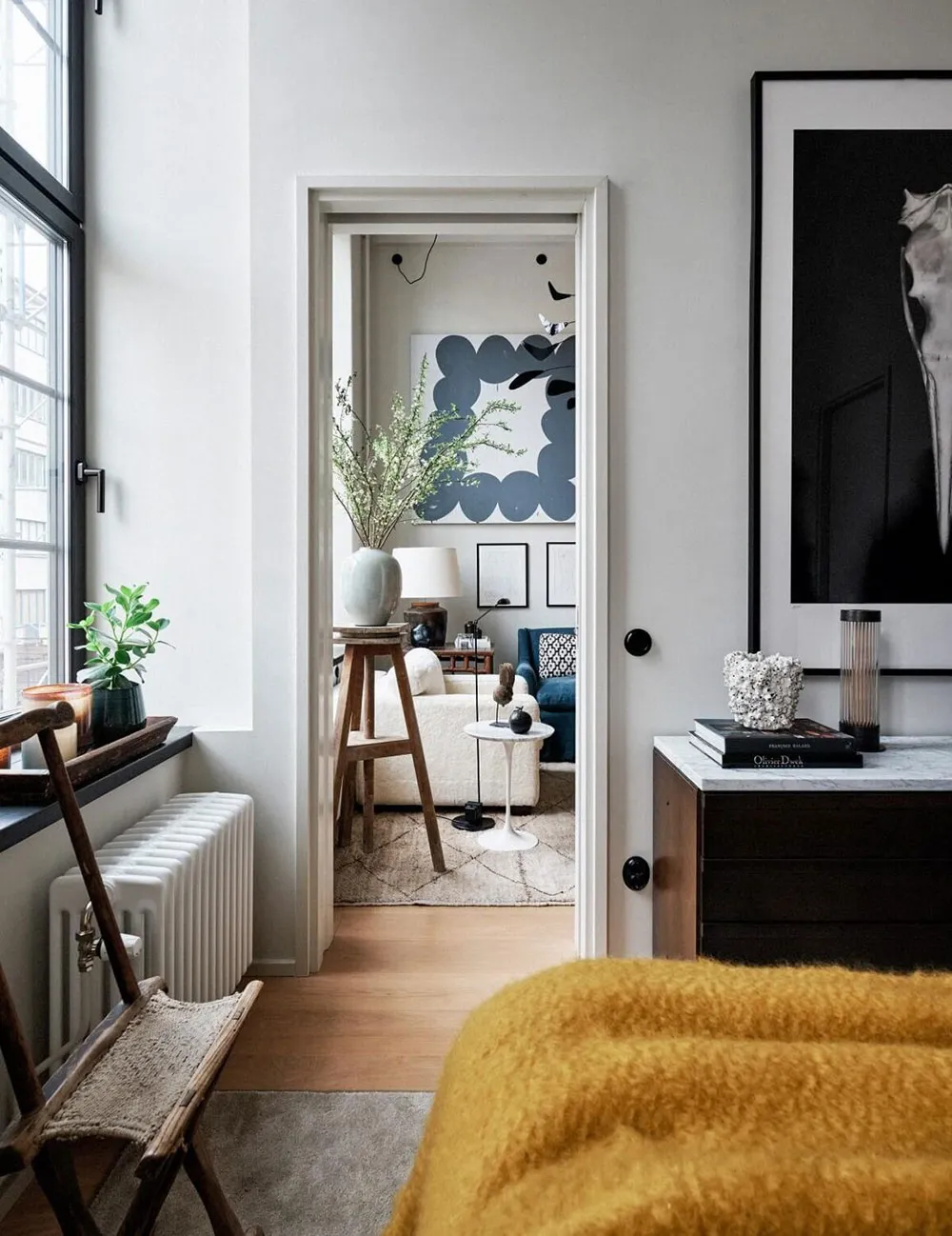 Другая Скандинавия: Лофт с большим количеством предметов искусства в Стокгольме - Gallery image 8