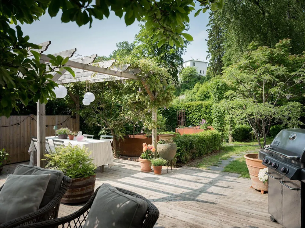 Interiores elegantes y sobrios de una encantadora casa de campo sueca - Gallery image 29