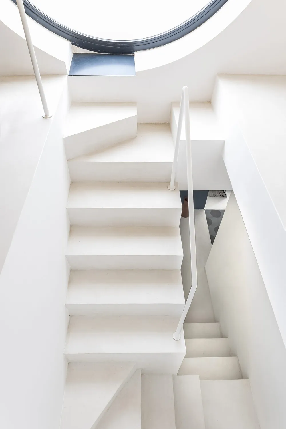 Маленький дом с большим глазом и лестницей в небо на юге Италии - Gallery image 3