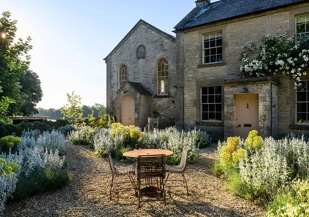 Church Life: House in a Historic Chapel of the 19th Century in England - Gallery image 2