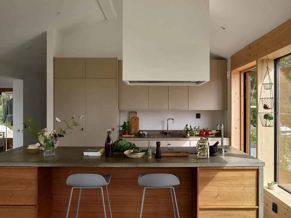 Maison de campagne suédoise traditionnelle avec ajout moderne - Gallery image 9