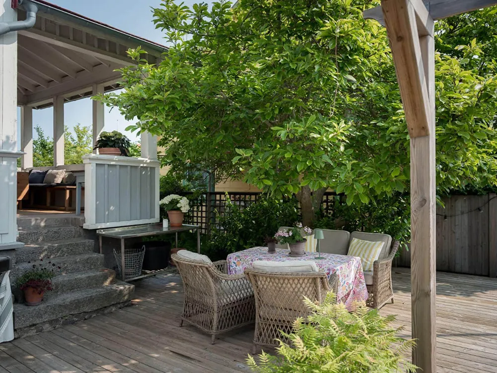 Interiores elegantes y sobrios de una encantadora casa de campo sueca - Gallery image 31