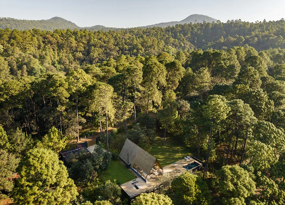 Dom w kształcie litery A pośrodku lasu w Meksyku - Gallery image 13