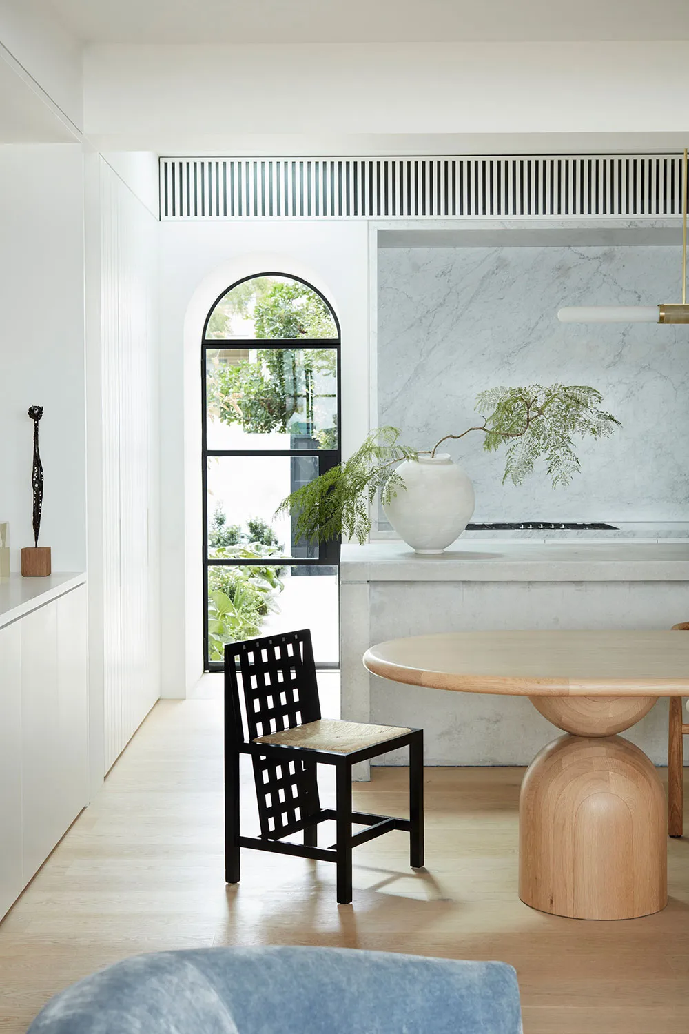 Arco y ángulos redondeados en el diseño de una casa moderna en Sídney - Gallery image 8