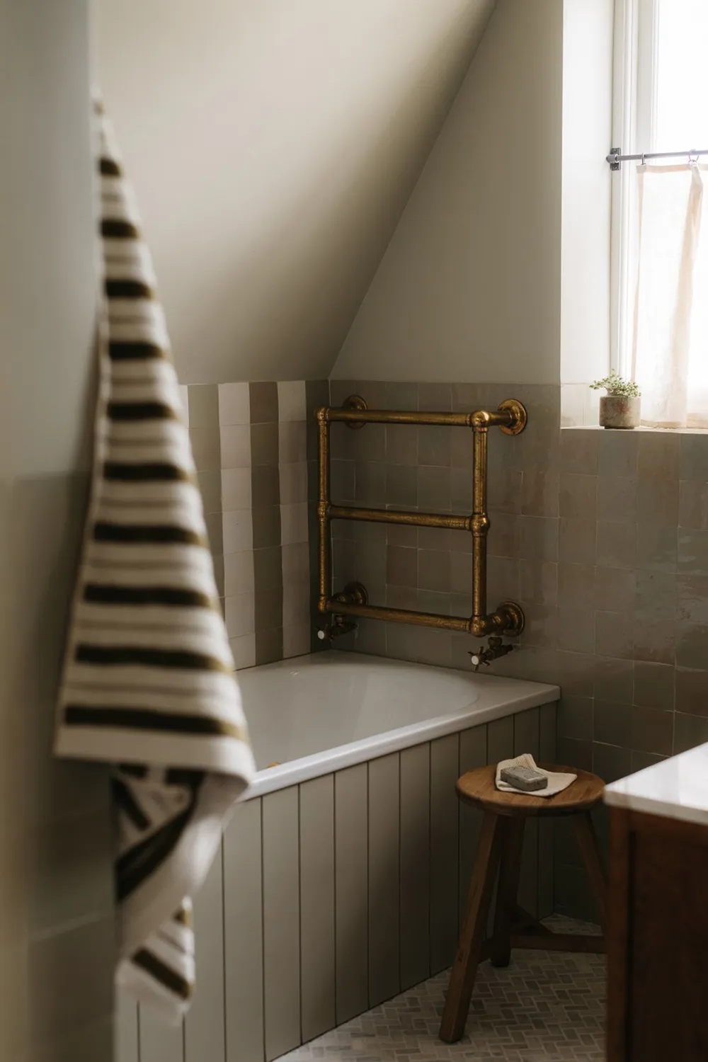 Charmant intérieur anglais dans des tons chauds - Gallery image 21