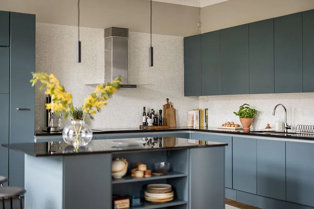 Szwedzki mieszkanie z promieniową ścianą i tureckim dywanem - Gallery image 14