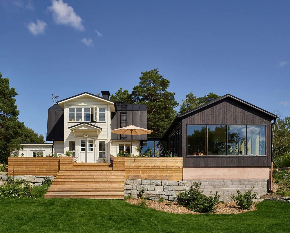 Maison de campagne suédoise traditionnelle avec ajout moderne - Gallery image 1