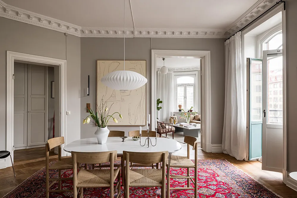 Szwedzki mieszkanie z promieniową ścianą i tureckim dywanem - Gallery image 8