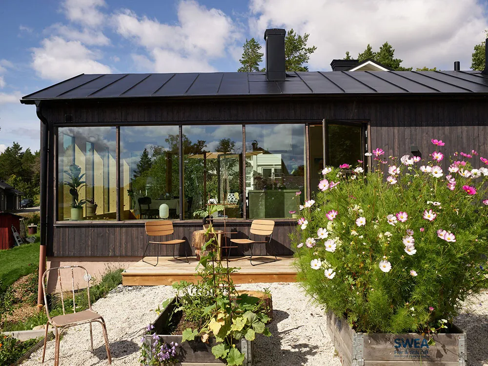 Maison de campagne suédoise traditionnelle avec ajout moderne - Gallery image 4