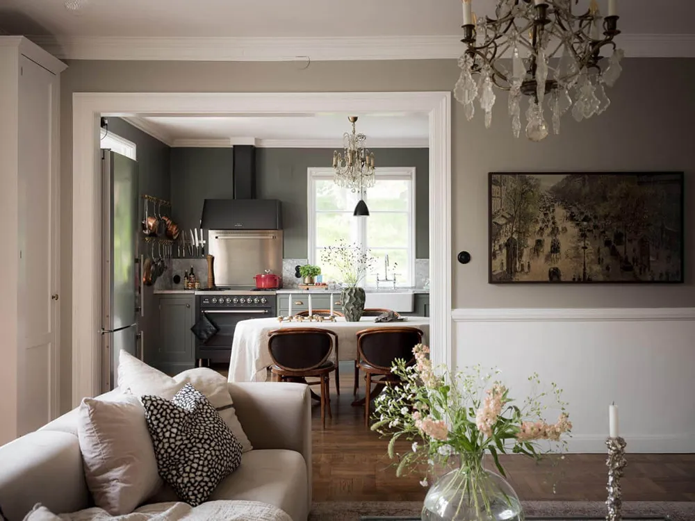 Interiores elegantes y sobrios de una encantadora casa de campo sueca - Gallery image 6