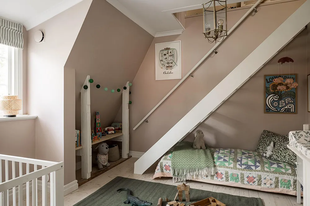 Intérieurs chaleureux d'une belle villa en bois en Suède - Gallery image 29