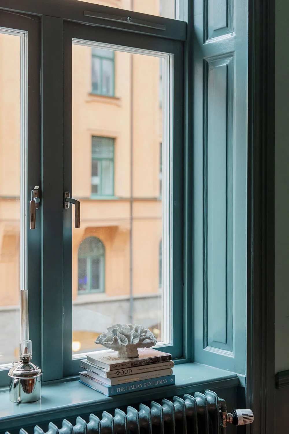 Ungewöhnliche Farben im schwedischen Wohnzimmer-Design (77 qm) - Gallery image 13