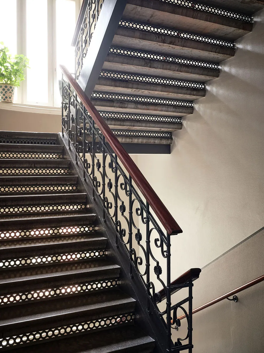 Interesting Wallpapers in the Design of a Small Apartment in Sweden (48 sq. m) - Gallery image 17