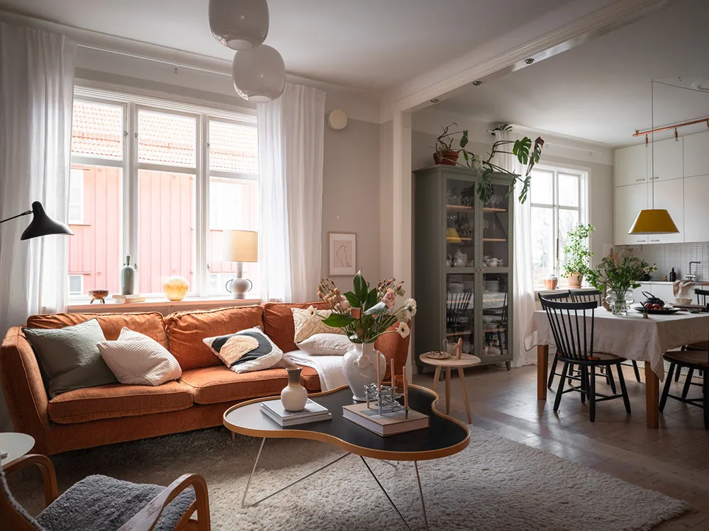 Rudy sofap i otwarte półki: żywy интерьер w Getborgu (65 m²) - 6
