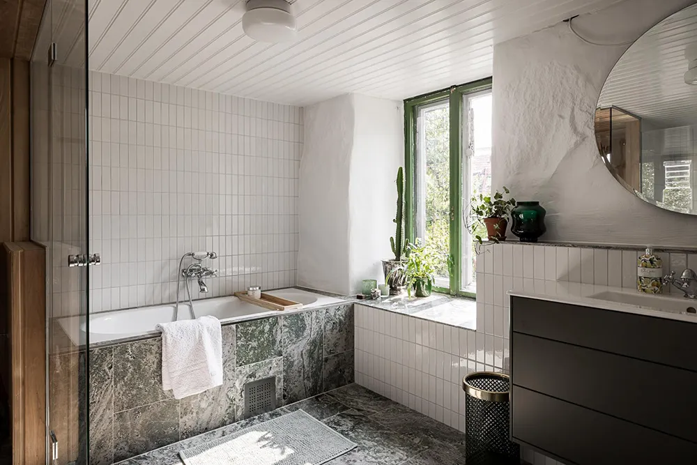 Intérieurs chaleureux d'une belle villa en bois en Suède - Gallery image 32