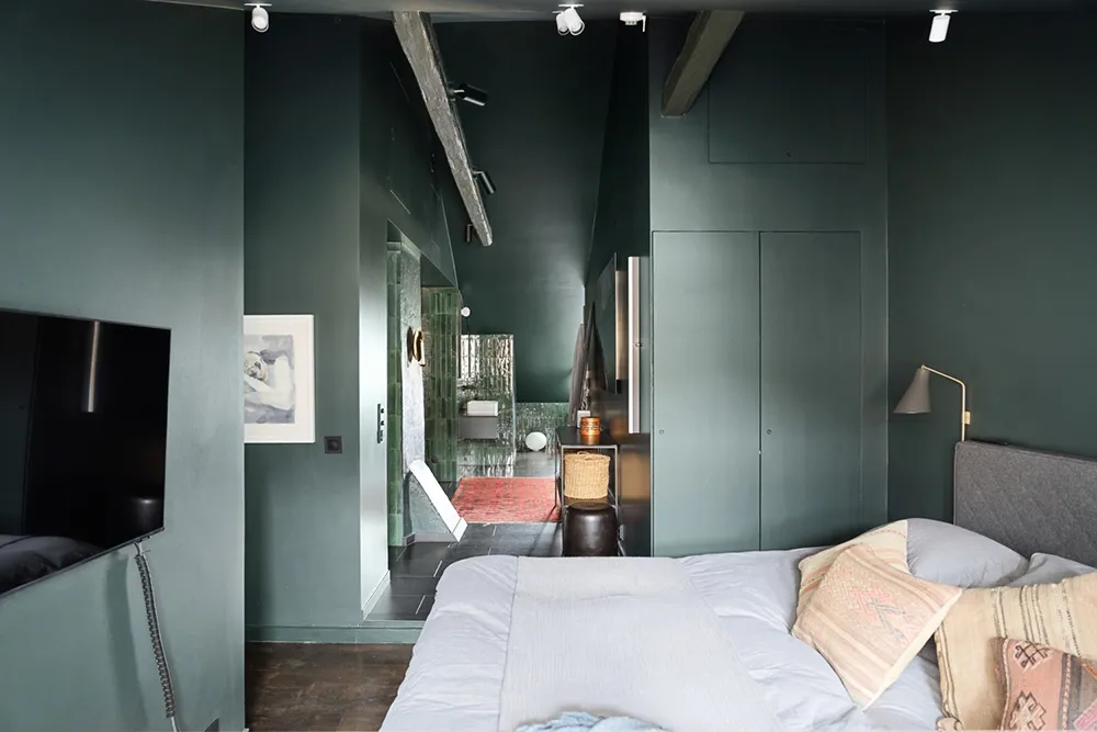 Schönes ungewöhnliches Farbspiel im schwedischen Loft (86 qm) - Gallery image 11