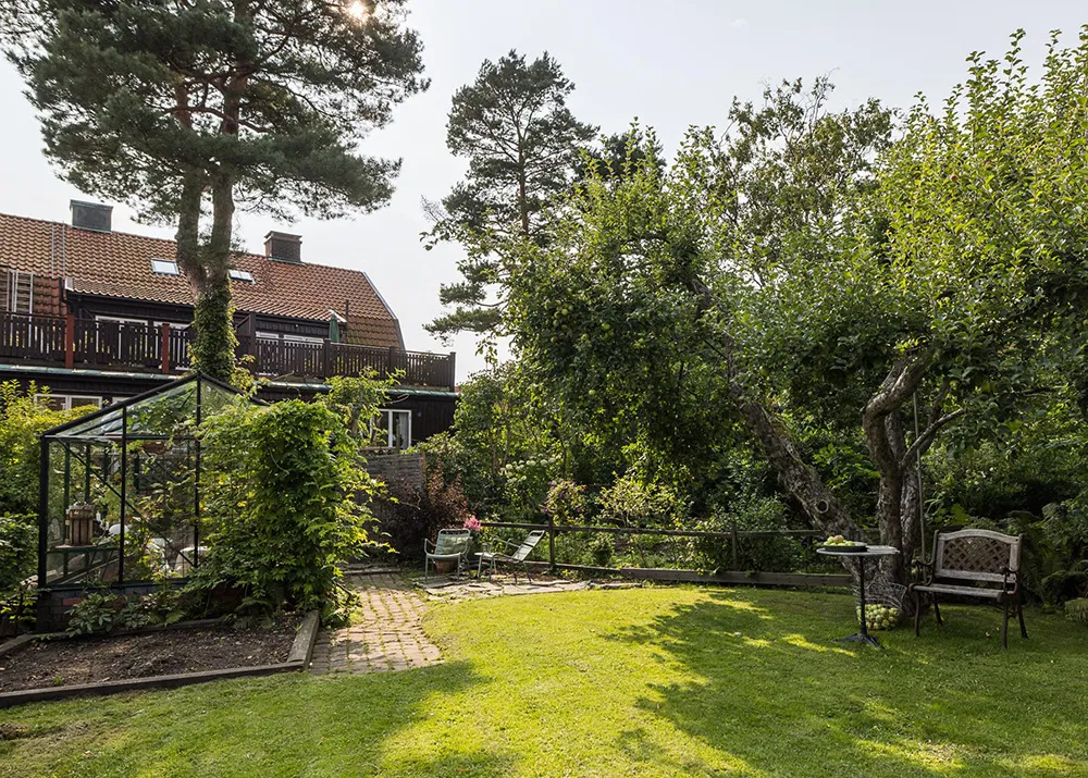 Intérieurs chaleureux d'une belle villa en bois en Suède - Gallery image 37