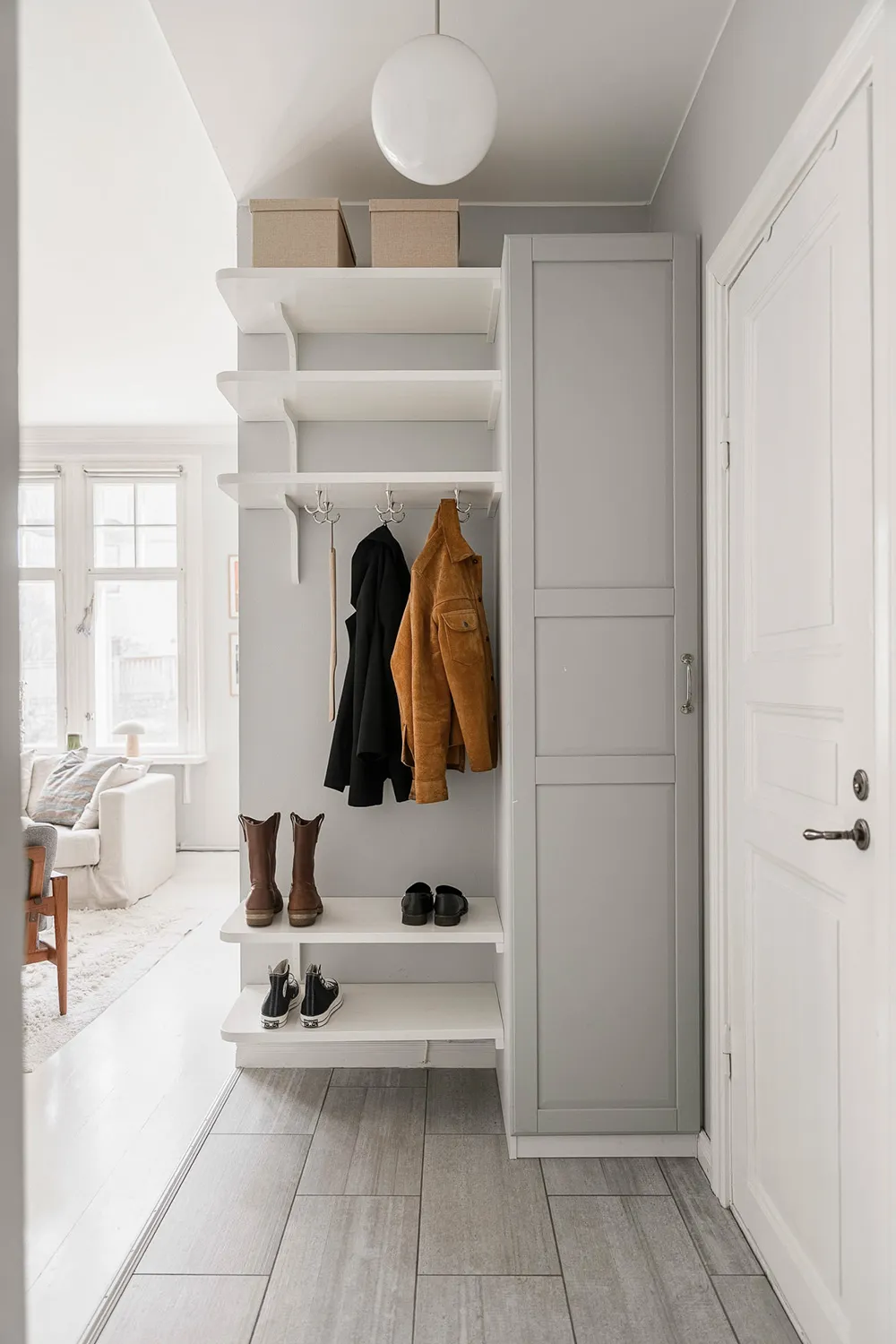 Petite appartement suédois avec sol blanc, inondé de lumière (55 m²) - Gallery image 22