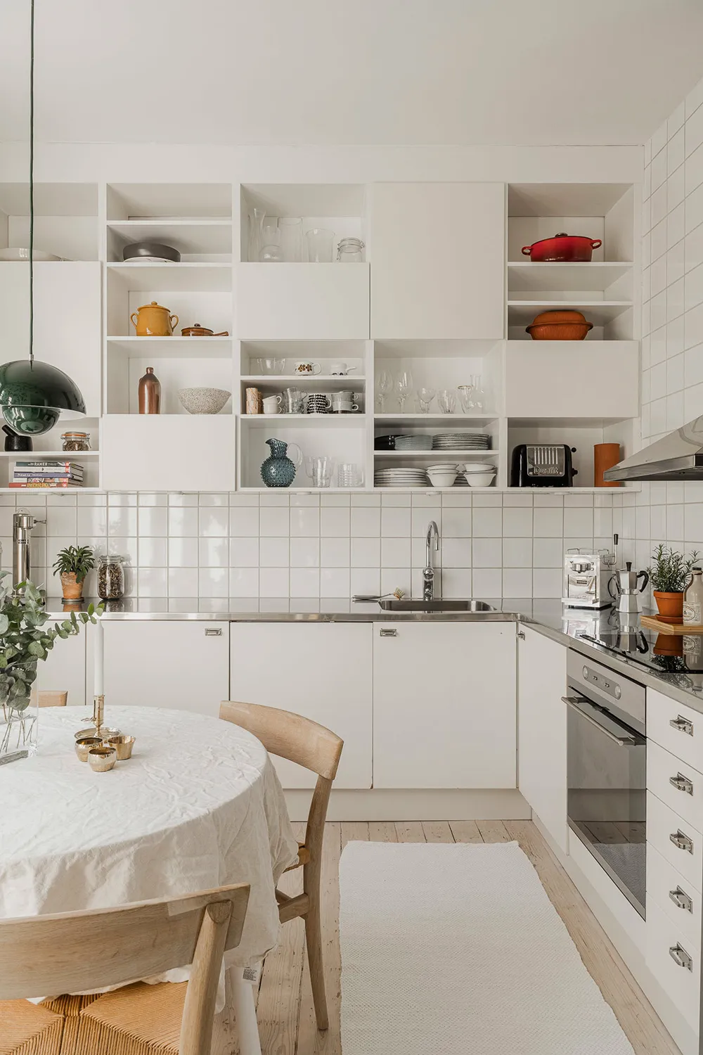 Petite appartement suédois avec sol blanc, inondé de lumière (55 m²) - Gallery image 11