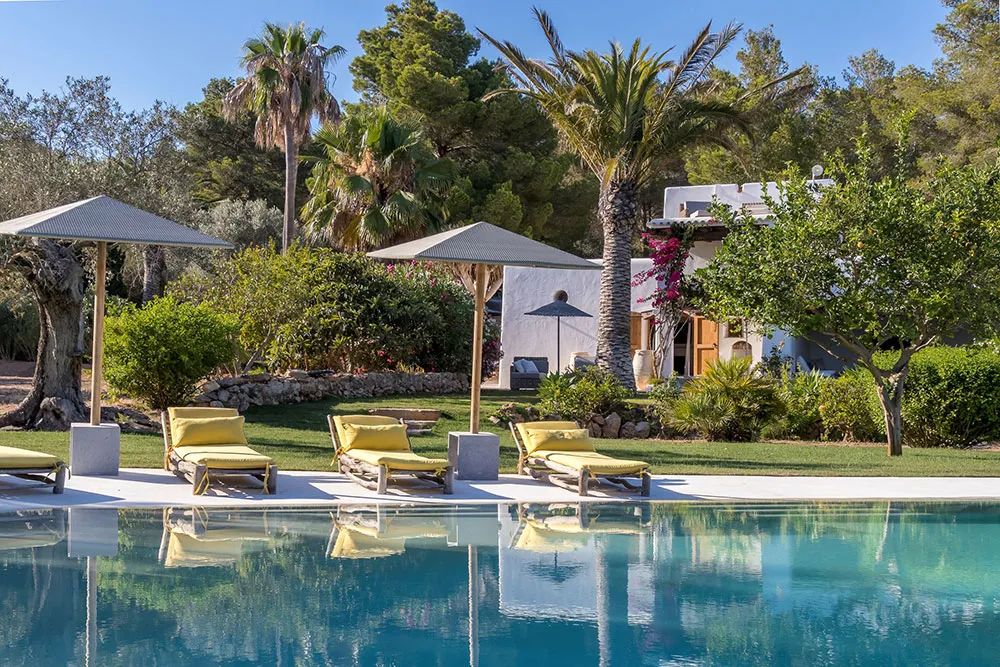 Charming Villa on Ibiza with White Interiors and Pool - Gallery image 11