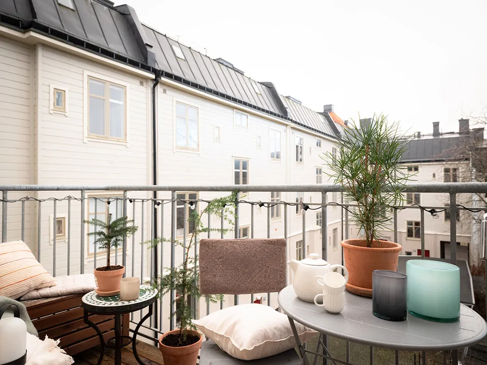 Rudy sofap i otwarte półki: żywy интерьер w Getborgu (65 m²) - 17