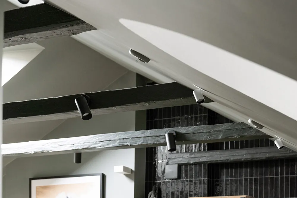 Schönes ungewöhnliches Farbspiel im schwedischen Loft (86 qm) - Gallery image 8