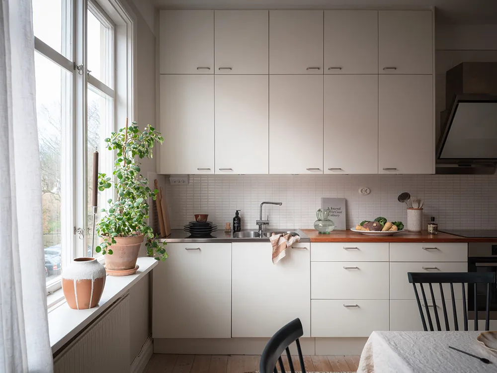 Rudy sofap i otwarte półki: żywy интерьер w Getborgu (65 m²) - 12