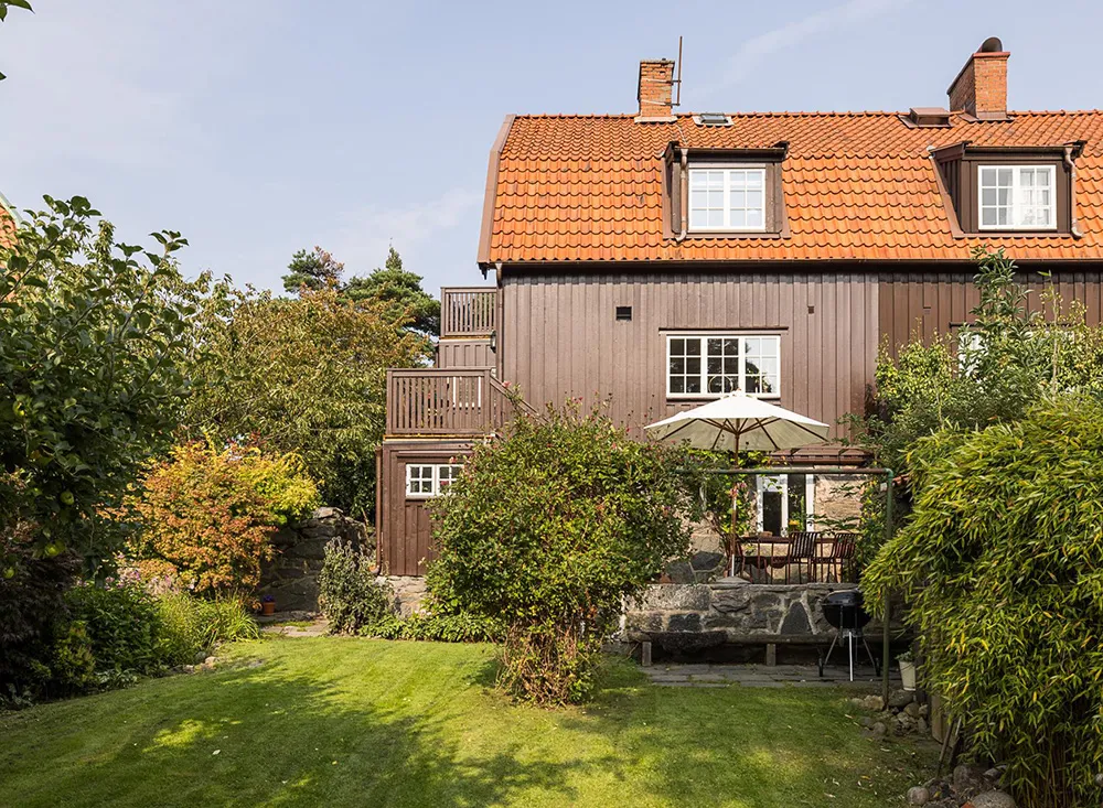 Intérieurs chaleureux d'une belle villa en bois en Suède - Gallery image 2