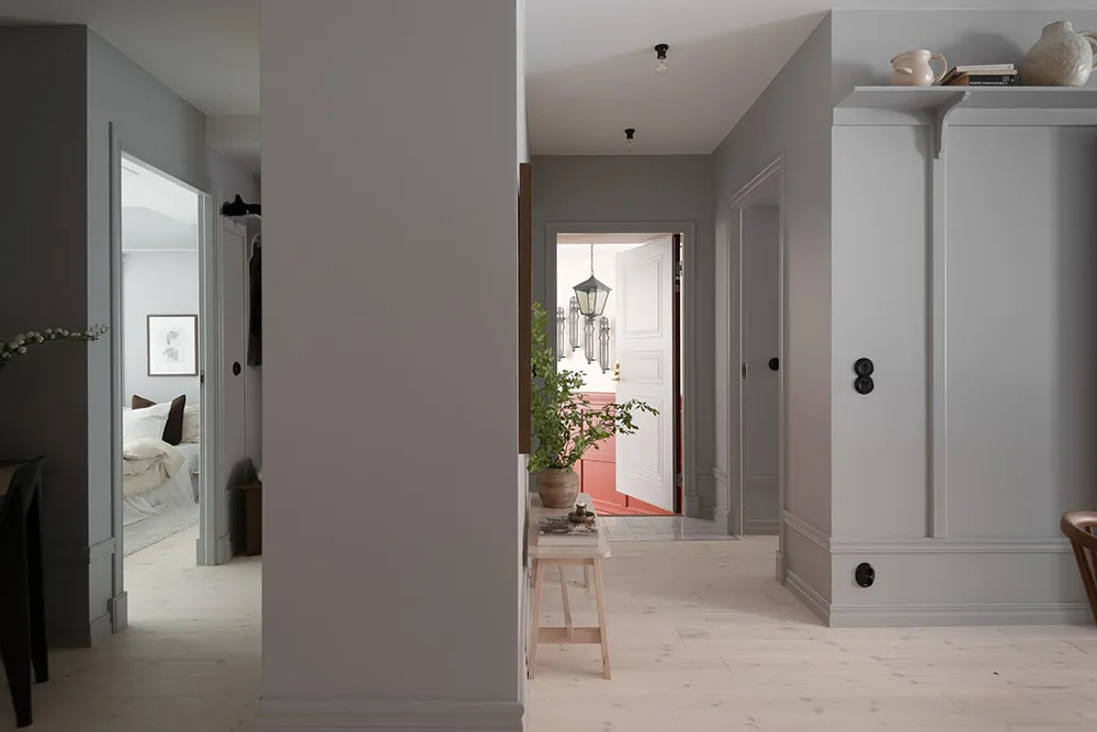 Stylischer grauer Interior in Göteborg mit warmen Akzenten (68 qm) - Gallery image 16