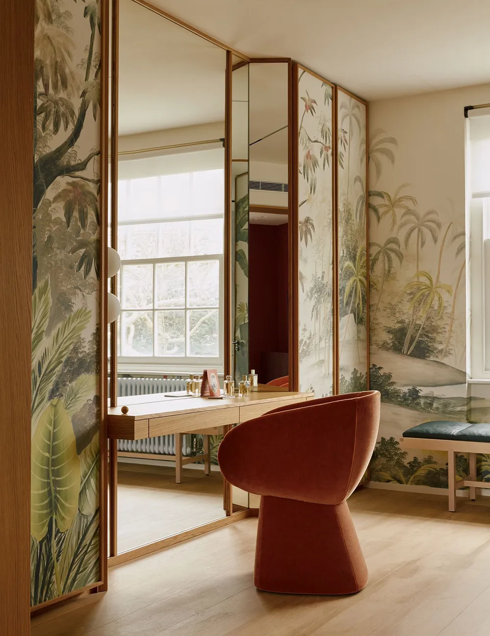 Beaux peintures dans les intérieurs modernes d'une maison victorienne à Londres - Gallery image 11