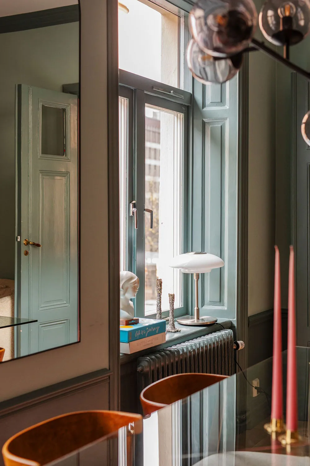 Ungewöhnliche Farben im schwedischen Wohnzimmer-Design (77 qm) - Gallery image 12