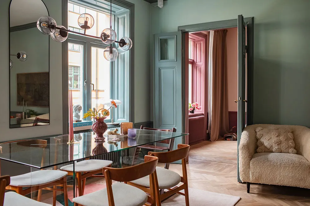 Ungewöhnliche Farben im schwedischen Wohnzimmer-Design (77 qm) - Gallery image 10