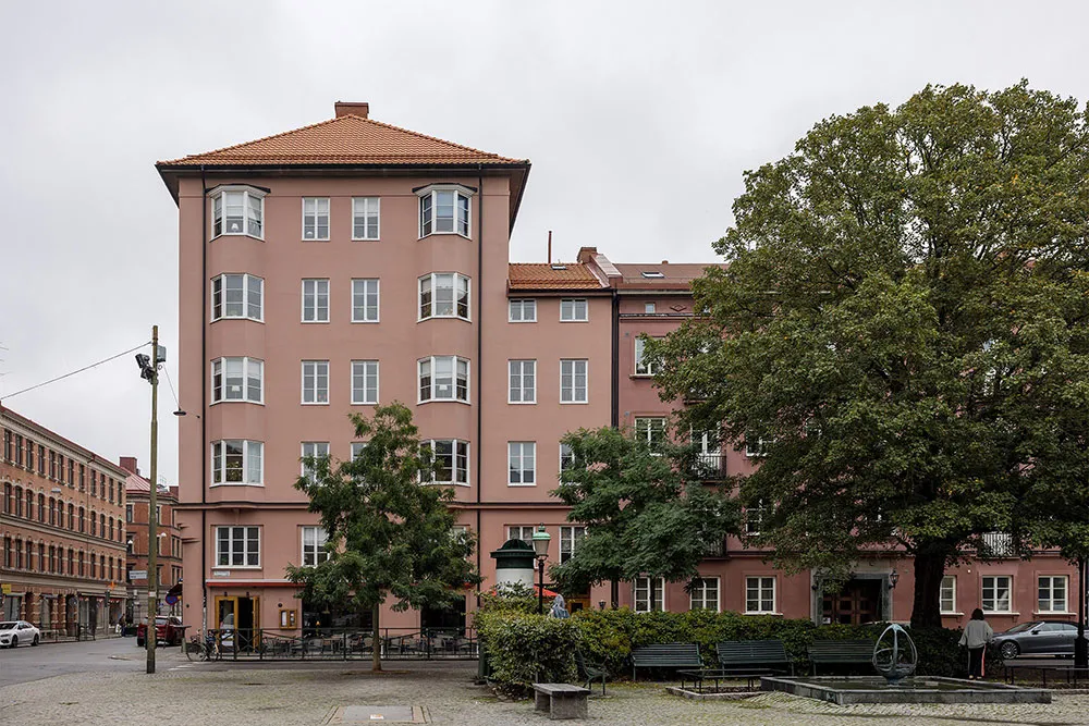 Jasna mansarda w Szwecji z ceglana ścianą i tarasem (82 m²) - Gallery image 20