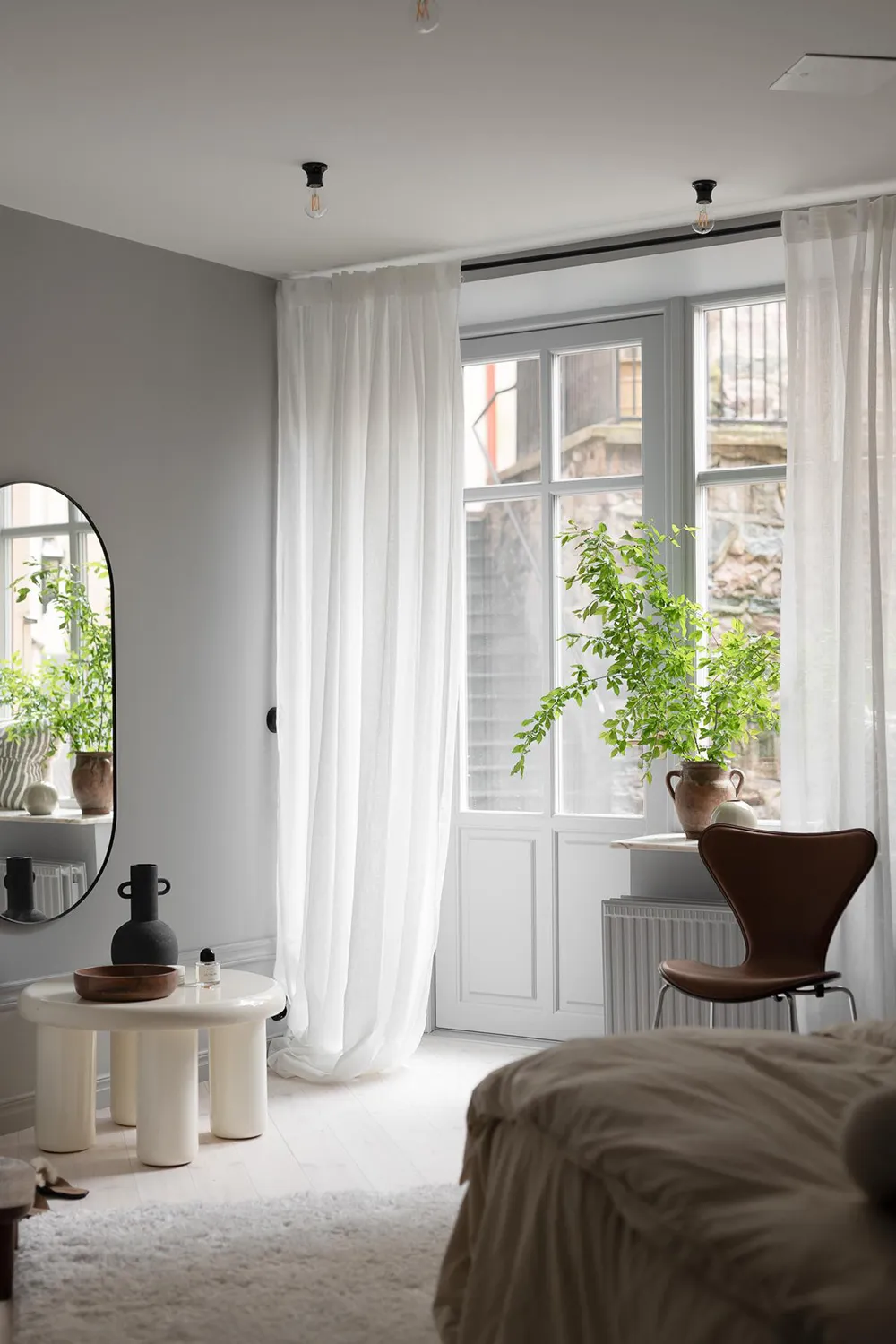 Stylischer grauer Interior in Göteborg mit warmen Akzenten (68 qm) - Gallery image 23