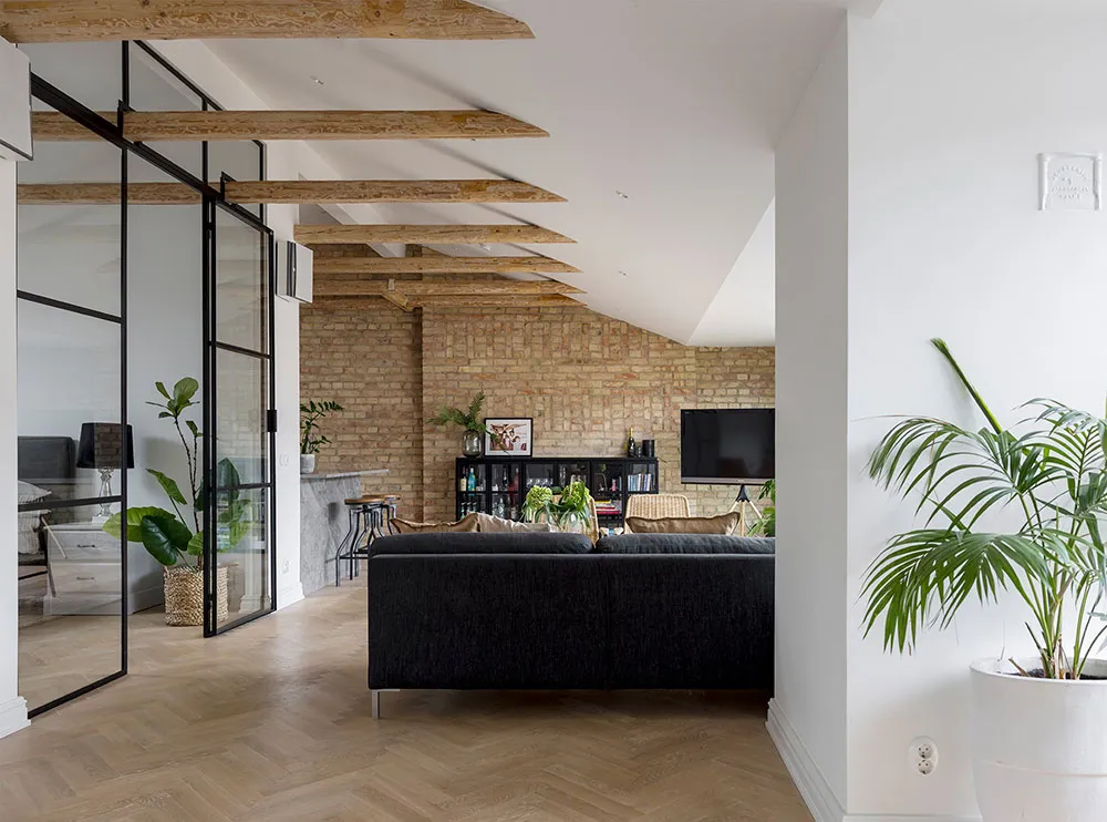 Jasna mansarda w Szwecji z ceglana ścianą i tarasem (82 m²) - Gallery image 8