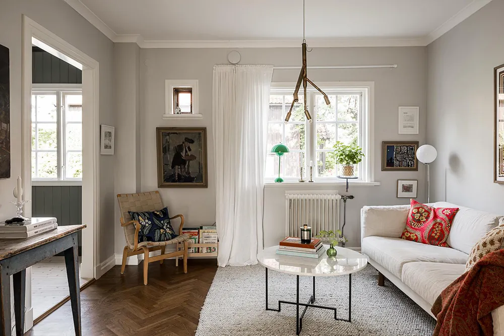 Intérieurs chaleureux d'une belle villa en bois en Suède - Gallery image 3