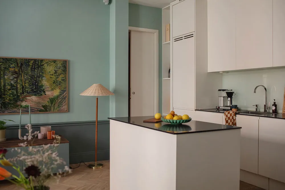 Ungewöhnliche Farben im schwedischen Wohnzimmer-Design (77 qm) - Gallery image 6