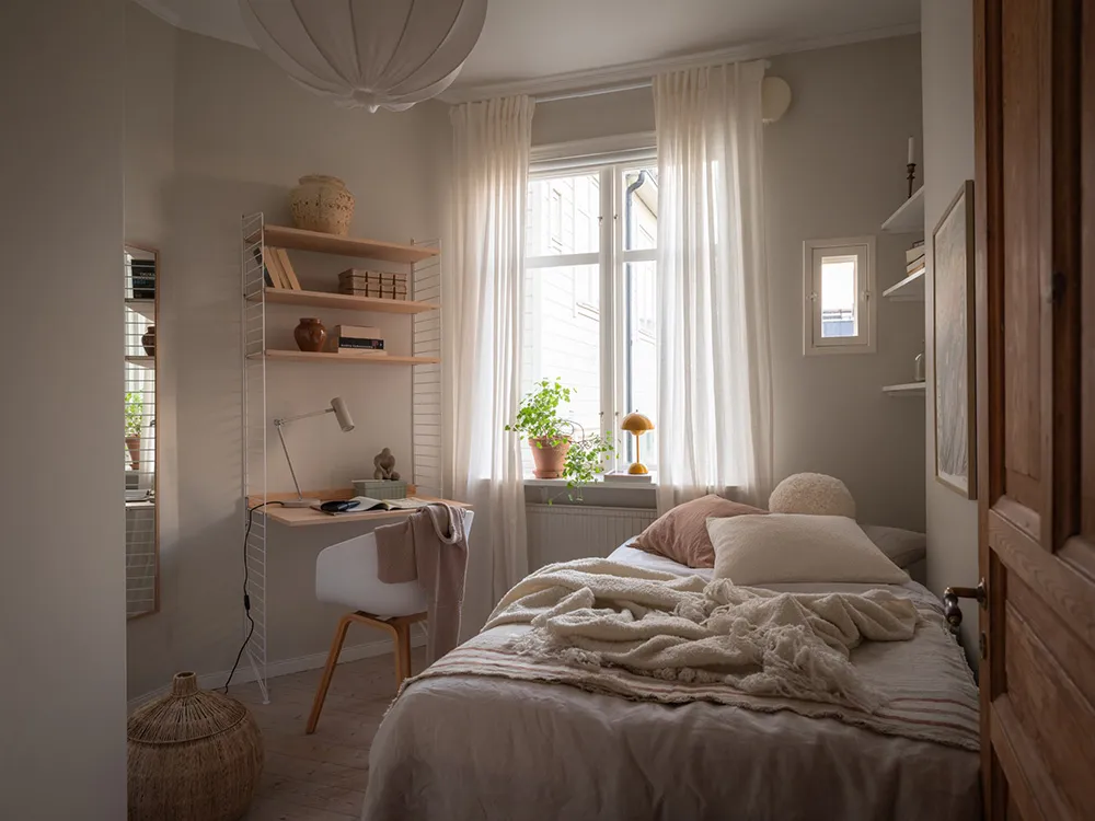Rudy sofap i otwarte półki: żywy интерьер w Getborgu (65 m²) - 19