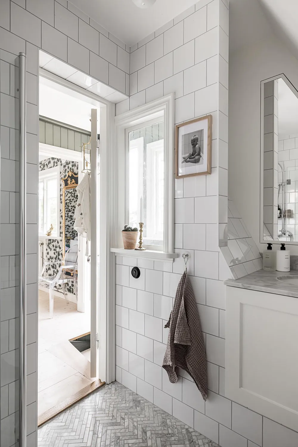 Intérieurs chaleureux d'une belle villa en bois en Suède - Gallery image 26