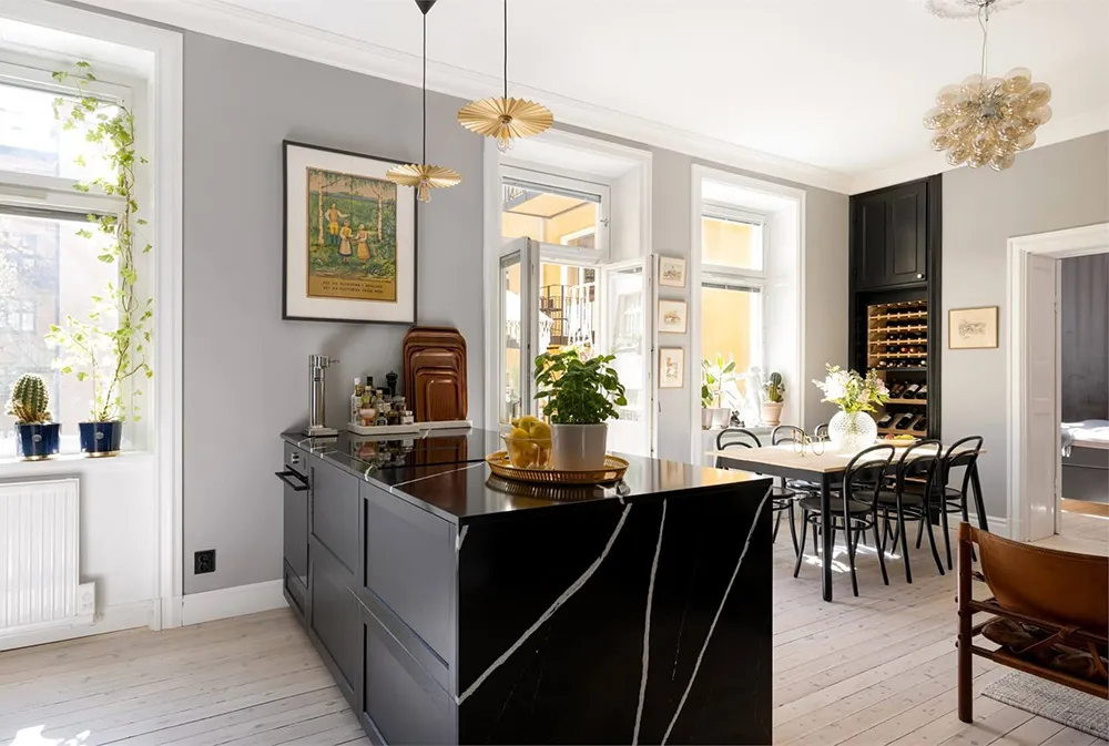 Charming Apartment in Stockholm with Black Kitchen and Cozy Decor (53 sqm) - Gallery image 6