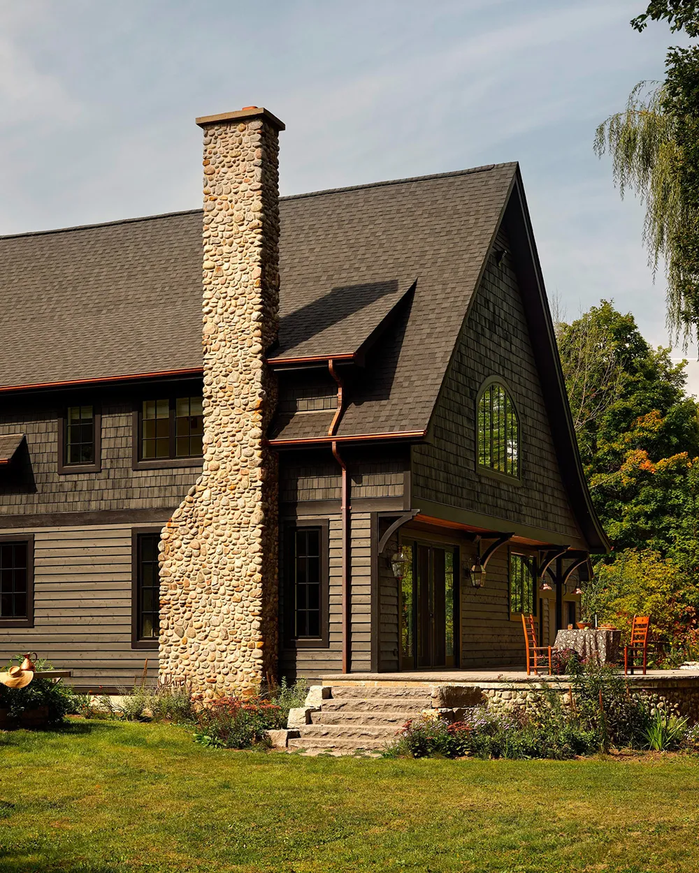 Schöne Grüntöne und natürlicher Stein: Landhaus in Kanada - Gallery image 1