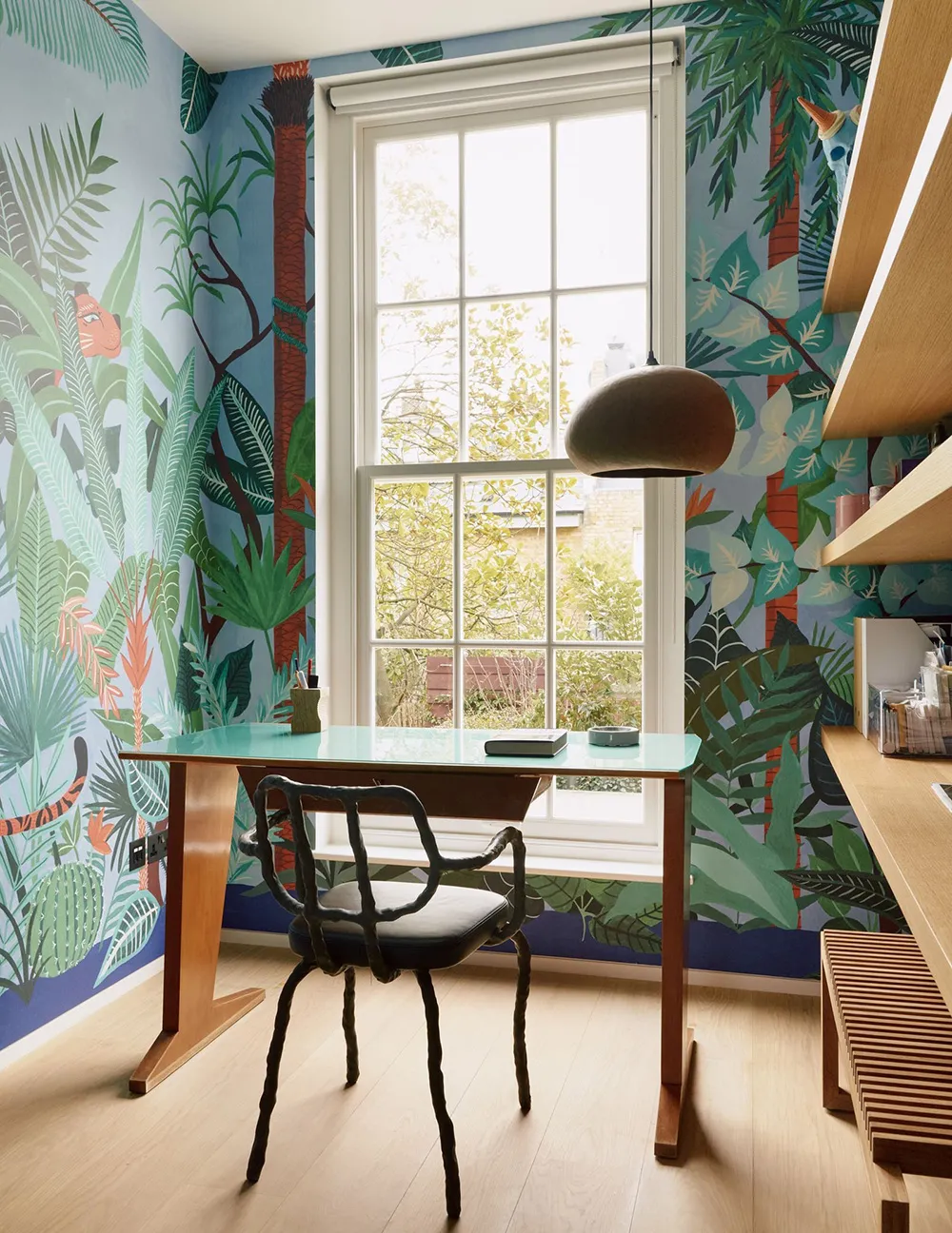 Beaux peintures dans les intérieurs modernes d'une maison victorienne à Londres - Gallery image 13