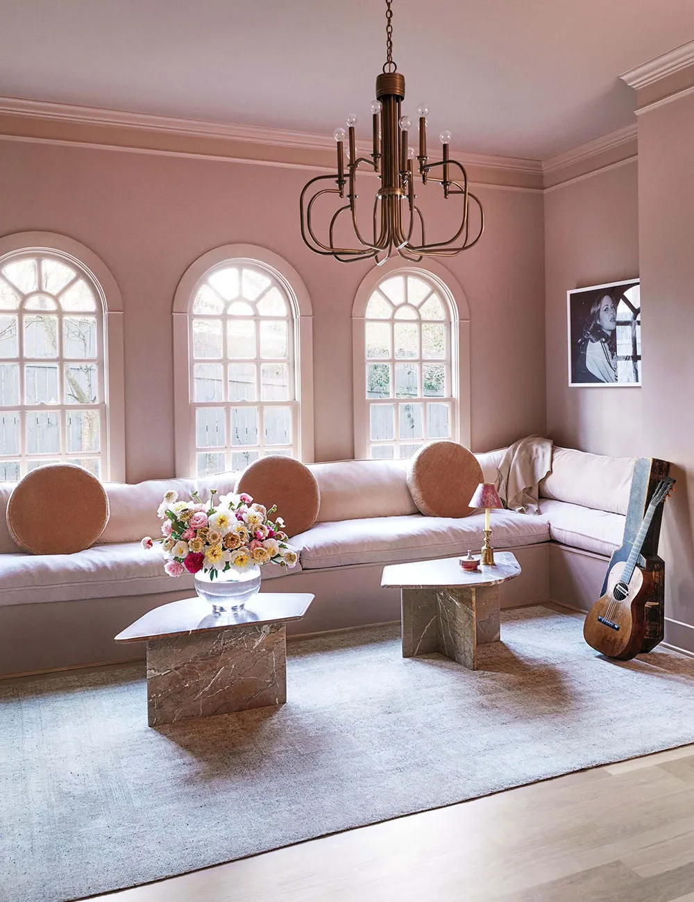 Спокійний і м’який інтер'єр підміського будинку американської співачки Кейсі Масгрейвс - Gallery image 14