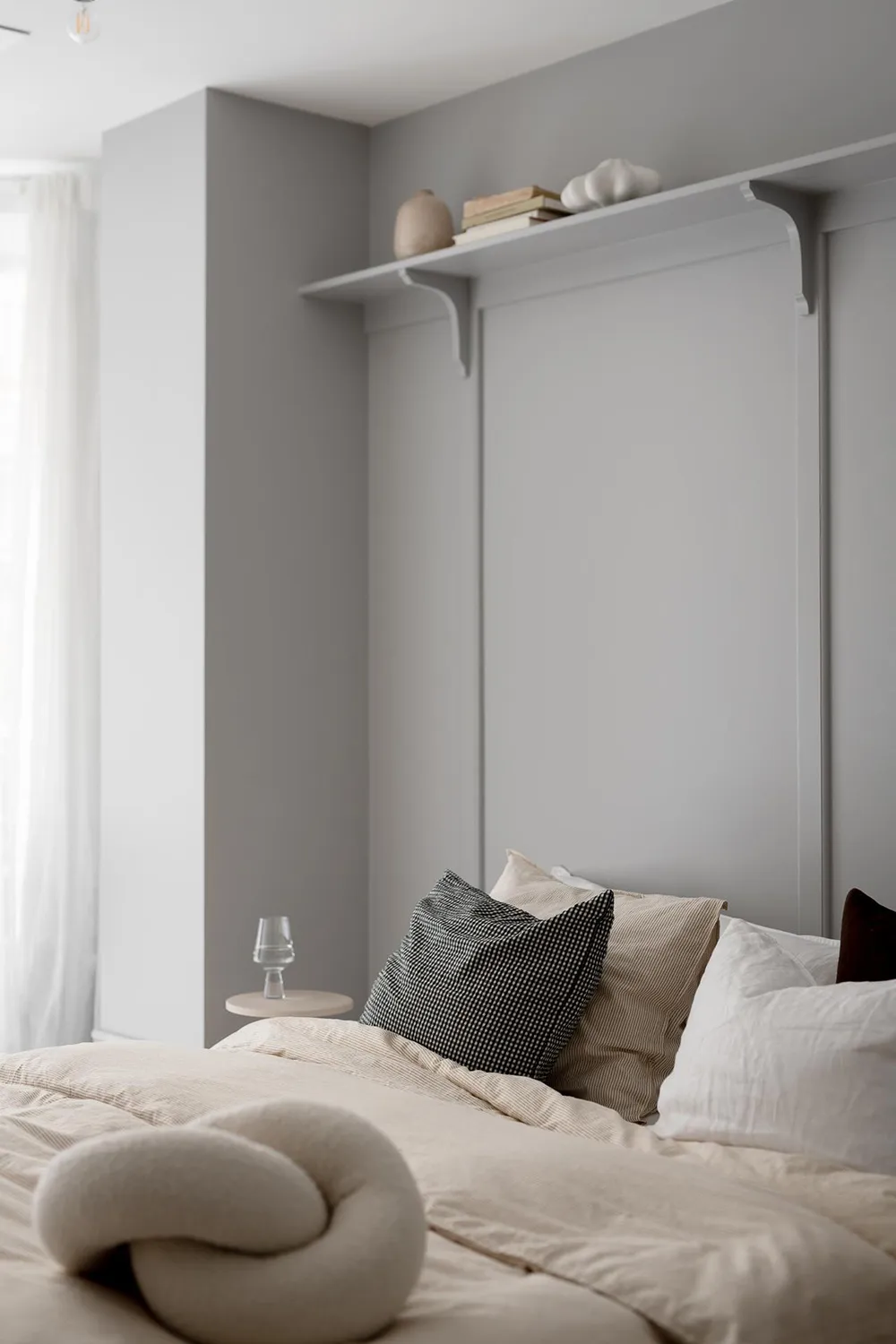 Stylischer grauer Interior in Göteborg mit warmen Akzenten (68 qm) - Gallery image 19