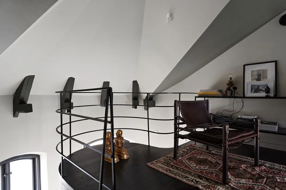 Schönes ungewöhnliches Farbspiel im schwedischen Loft (86 qm) - Gallery image 16
